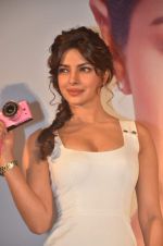 Priyanka Chopra launches Nikon 1 cameras in Mumbai on 21st March 2012 (54).JPG